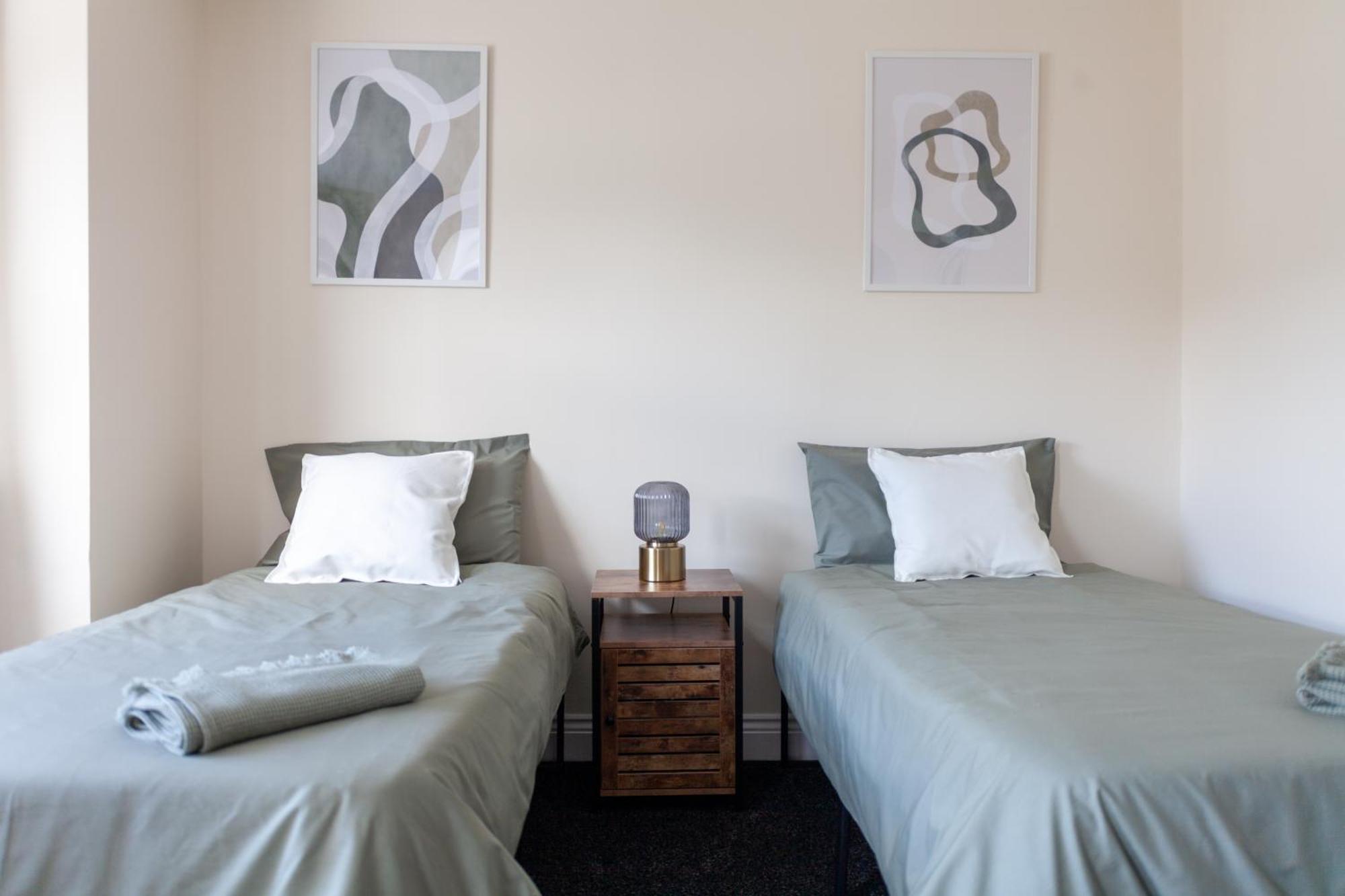 Arte Stays Serviced Houses Stratford - 3 Bedrooms 2 Bathrooms Houses London, Stratford, Maryland, Free Parking, Garden, Weekly Or Monthly Stays - Up To 8 Guests Exteriör bild
