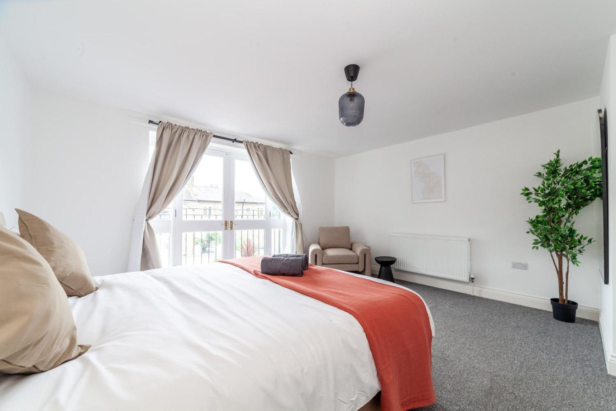 Arte Stays Serviced Houses Stratford - 3 Bedrooms 2 Bathrooms Houses London, Stratford, Maryland, Free Parking, Garden, Weekly Or Monthly Stays - Up To 8 Guests Exteriör bild