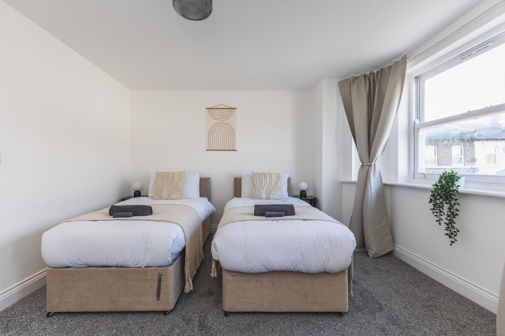 Arte Stays Serviced Houses Stratford - 3 Bedrooms 2 Bathrooms Houses London, Stratford, Maryland, Free Parking, Garden, Weekly Or Monthly Stays - Up To 8 Guests Exteriör bild